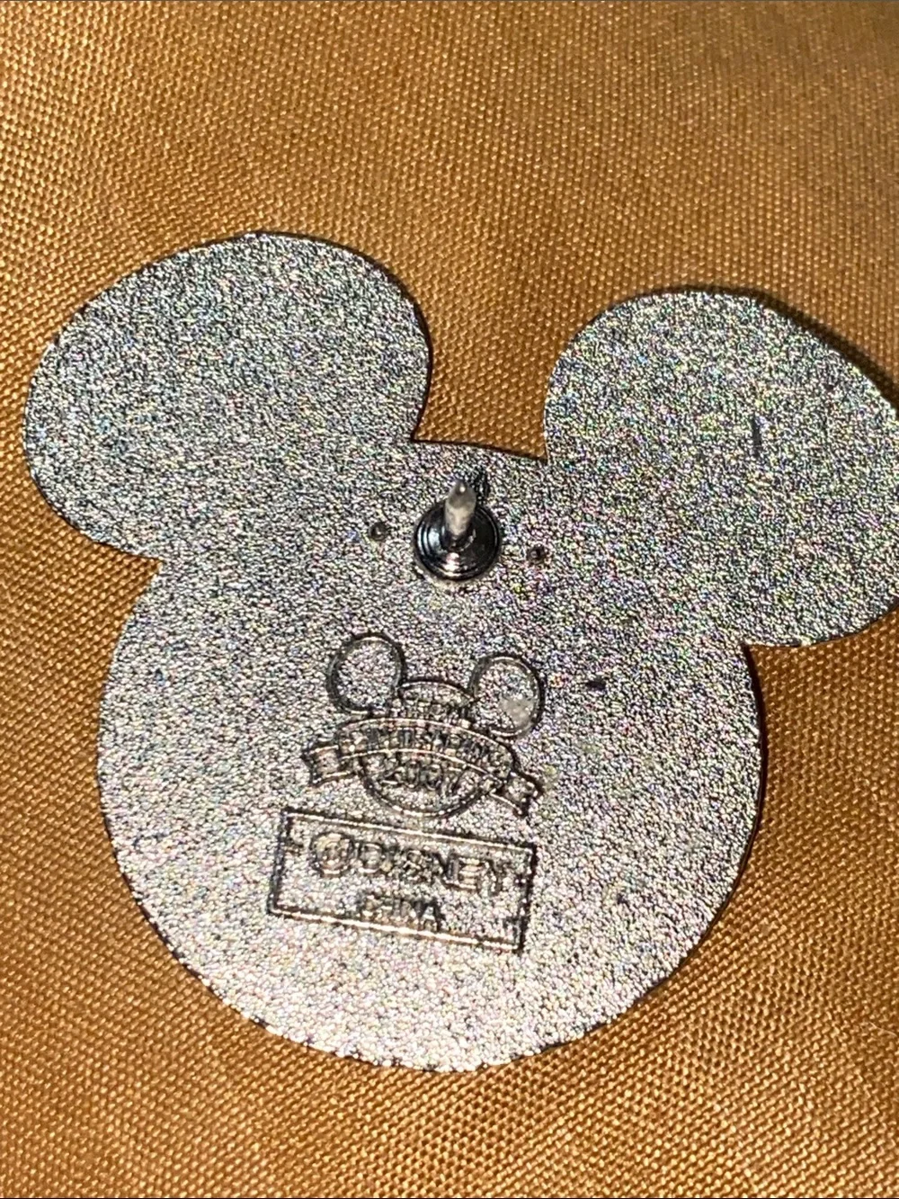 Disney trading Pin Mickey Mouse Chinese flag With a yellow star 2007